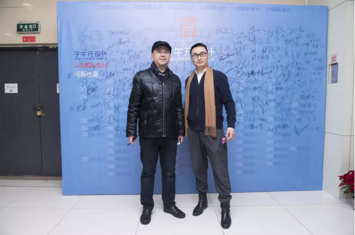 重庆艺术工程学院副校长梁挺（左）与子午元联合创始人韩光（右）